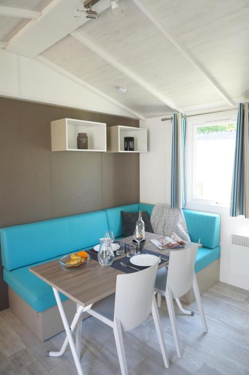 Kuchyň nebo kuchyňský kout v ubytování Camping de l'île