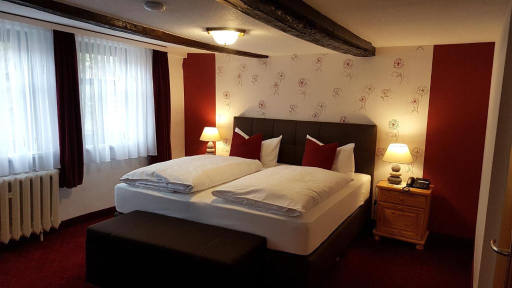Postel nebo postele na pokoji v ubytování Hotel Zum Bürgergarten