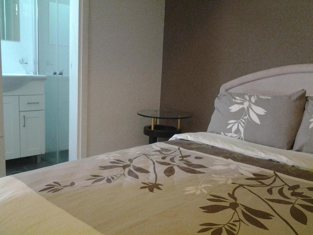 Postel nebo postele na pokoji v ubytování Classic Inn באווירה כפרית