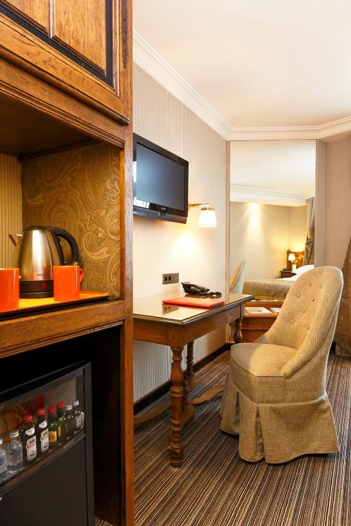 Au Manoir Saint Germain - Resim 21