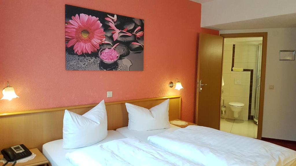 Postel nebo postele na pokoji v ubytování Hotel Zum Bürgergarten