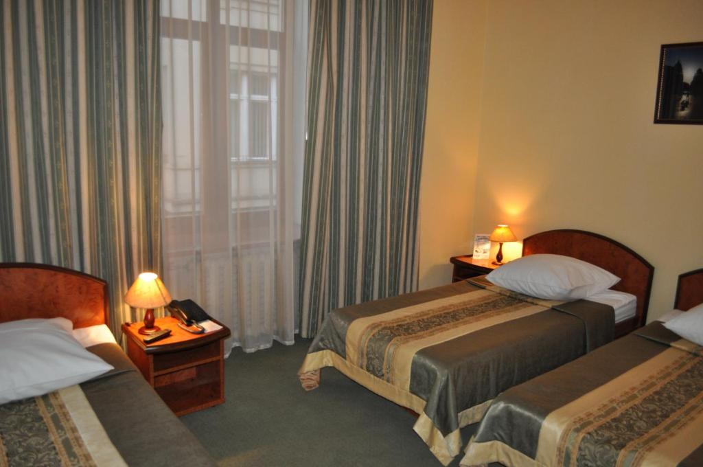 Postel nebo postele na pokoji v ubytování Wien Hotel