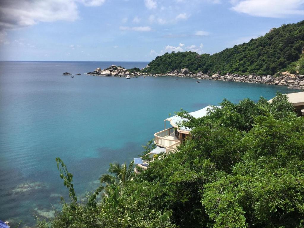 a view of a large body of water at Hin Wong Apartments Dive & Snorkel Resort in Koh Tao