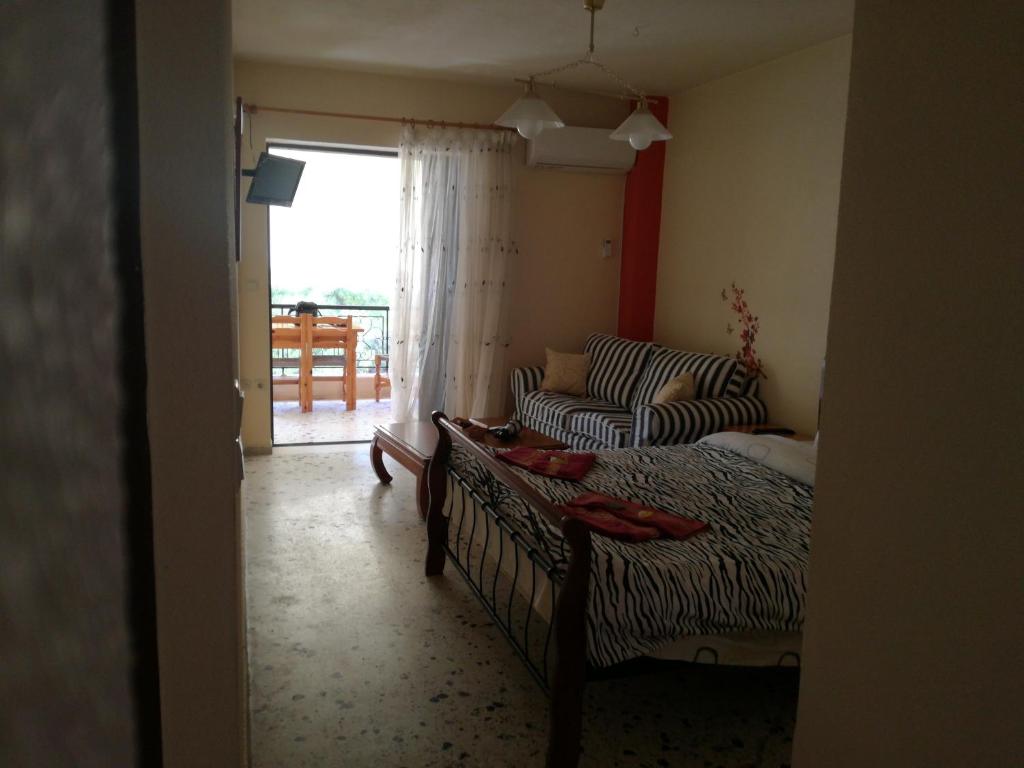 Postel nebo postele na pokoji v ubytování Apartments Zoumperi