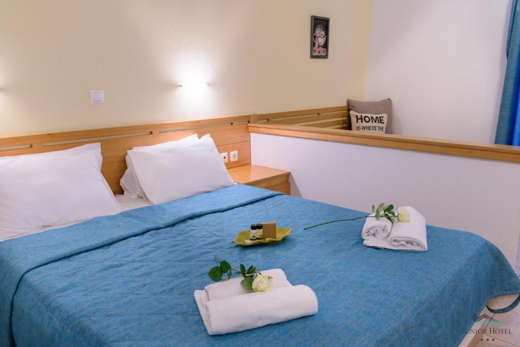 Postel nebo postele na pokoji v ubytování Junior Hotel