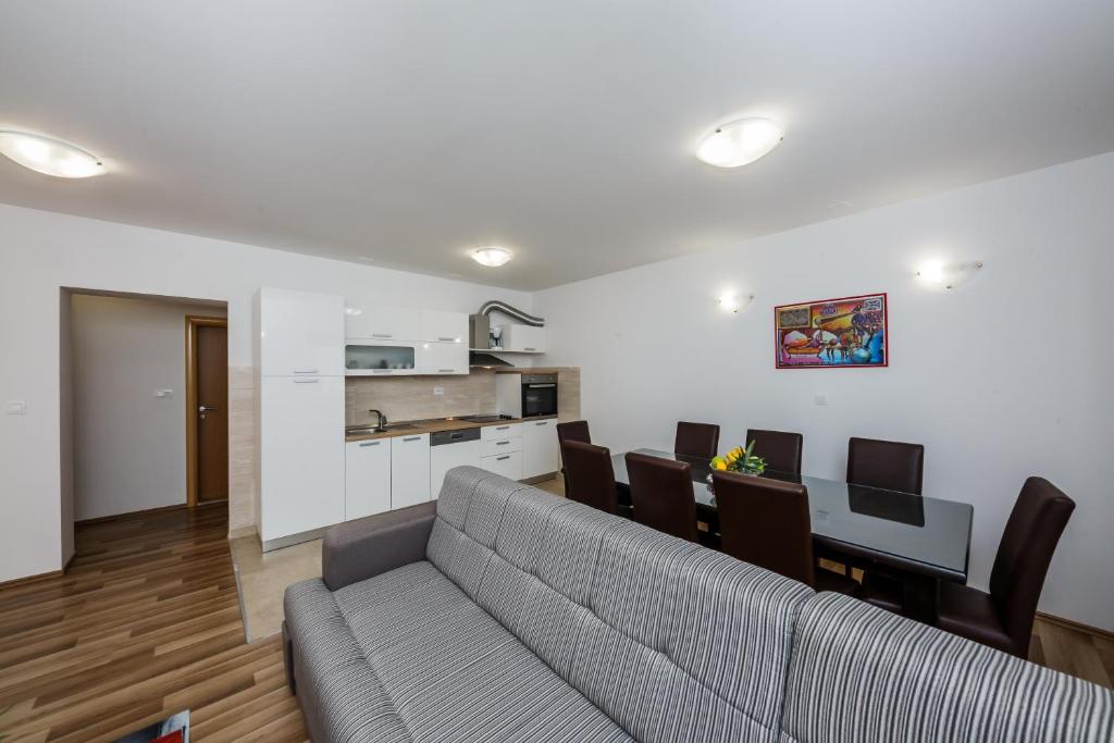Kuchyňa alebo kuchynka v ubytovaní Apartments Selak