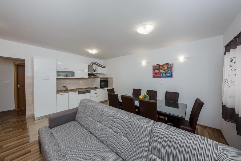 Kuchyňa alebo kuchynka v ubytovaní Apartments Selak