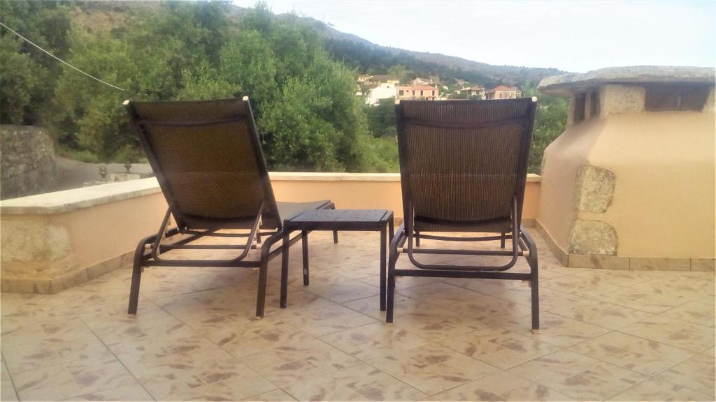 Zdjęcie z galerii obiektu Tzitzifes Stone Mansion w mieście Tzitzifés
