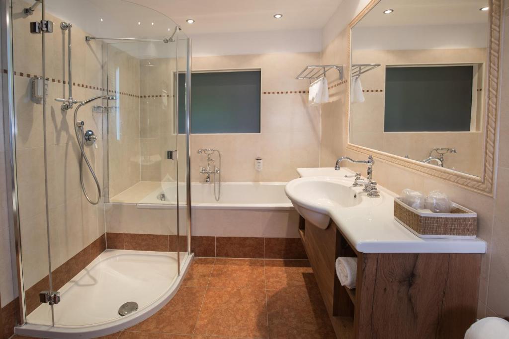 Koupelna v ubytování Gartenhotel Völser Hof - Adults Only