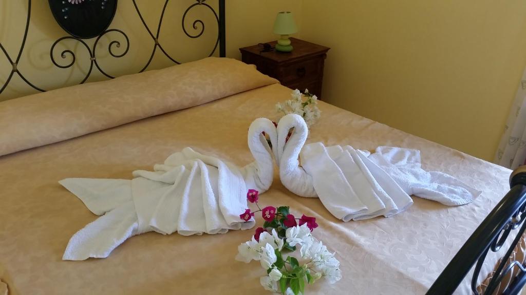 A bed or beds in a room at B&B Villa Maristella