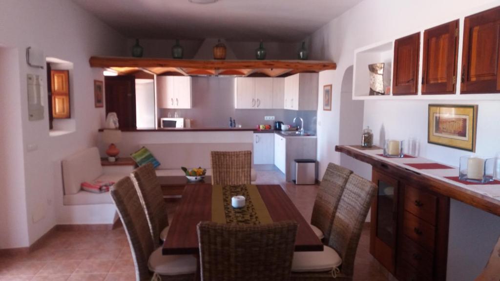 A kitchen or kitchenette at Villa Can Cosmi