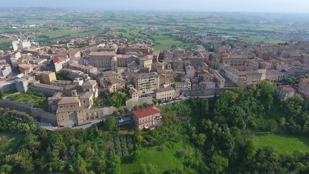Nespecifikovaný výhled na destinaci Osimo nebo výhled na město při pohledu z hotelu