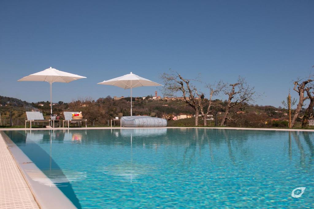 Bazén v ubytování Buonamico Wine Resort nebo v jeho okolí