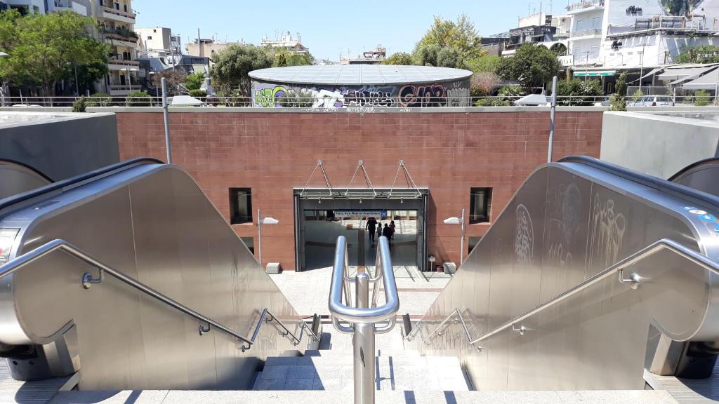 Zdjęcie z galerii obiektu Sunny apartment in the heart of Athens Preview listing w Atenach