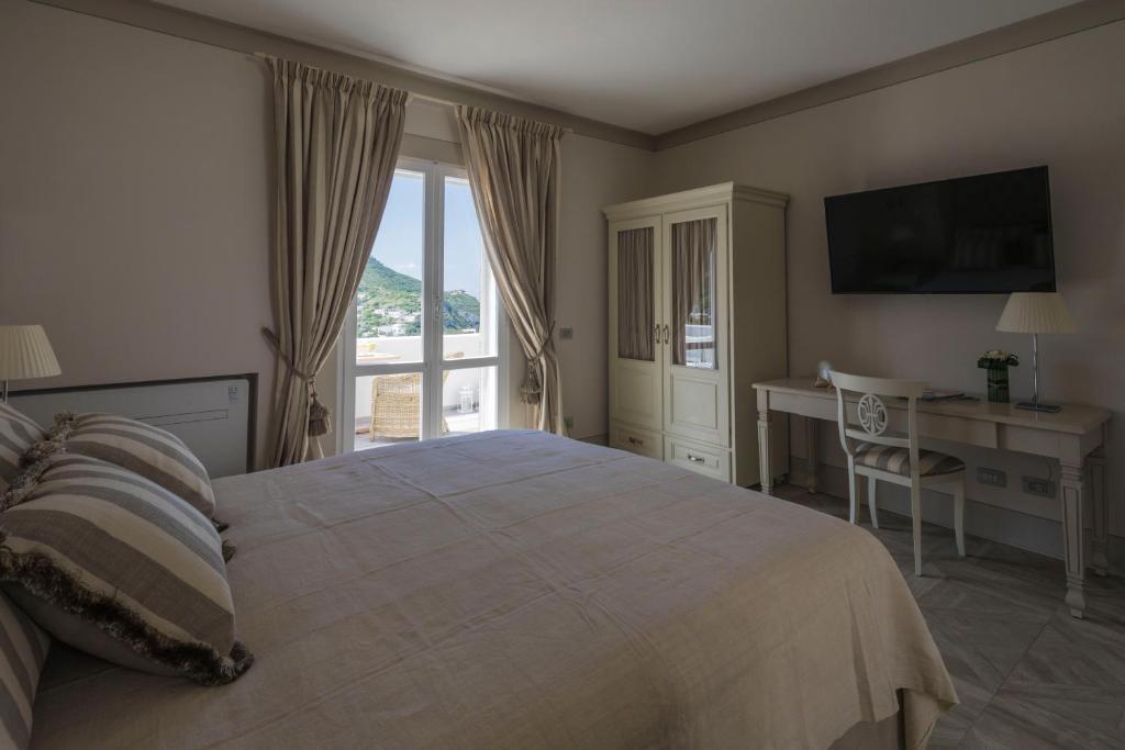 Postel nebo postele na pokoji v ubytování Maridea Casa Vacanza- Le Alcove sul Mare Suites