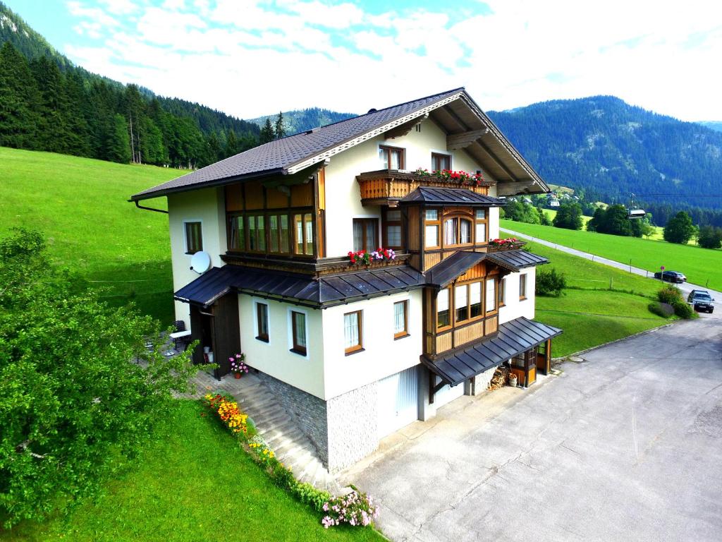 a house in a green field with at Appartement Kristall in Tauplitz