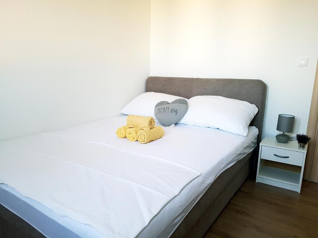 Posteľ alebo postele v izbe v ubytovaní Apartments Kalajica