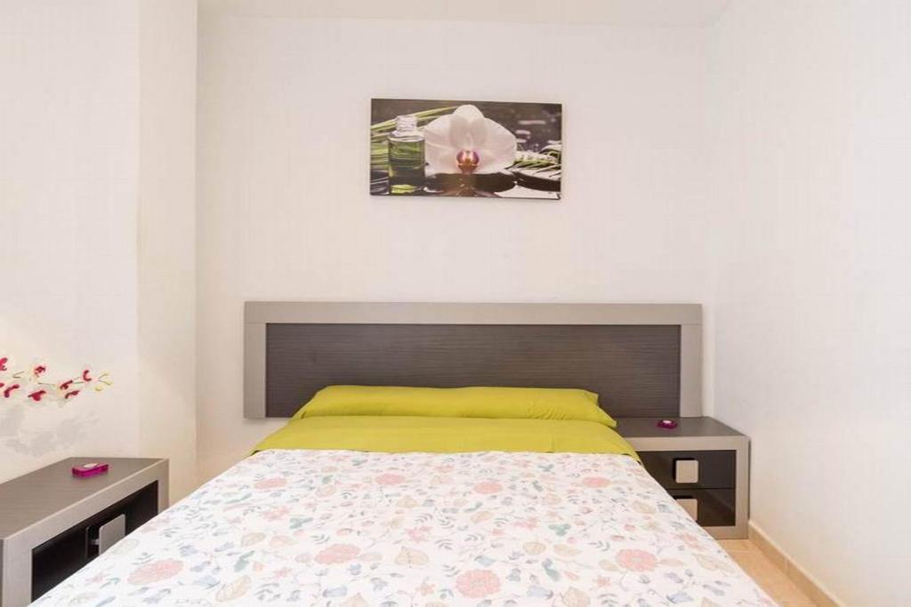 Łóżko lub łóżka w pokoju w obiekcie Apartamento Violeta Centro Parking Privado