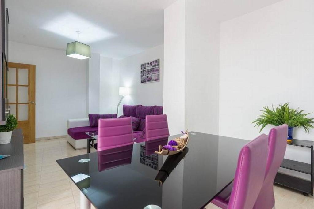 Część wypoczynkowa w obiekcie Apartamento Violeta Centro Parking Privado