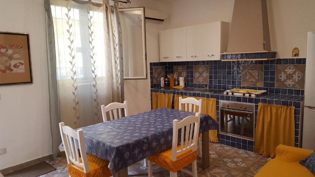 Η κουζίνα ή μικρή κουζίνα στο Casa Baarìa