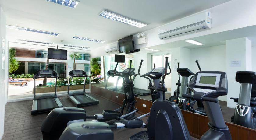 Fitness centrum a/nebo fitness zařízení v ubytování Art Patong Residence