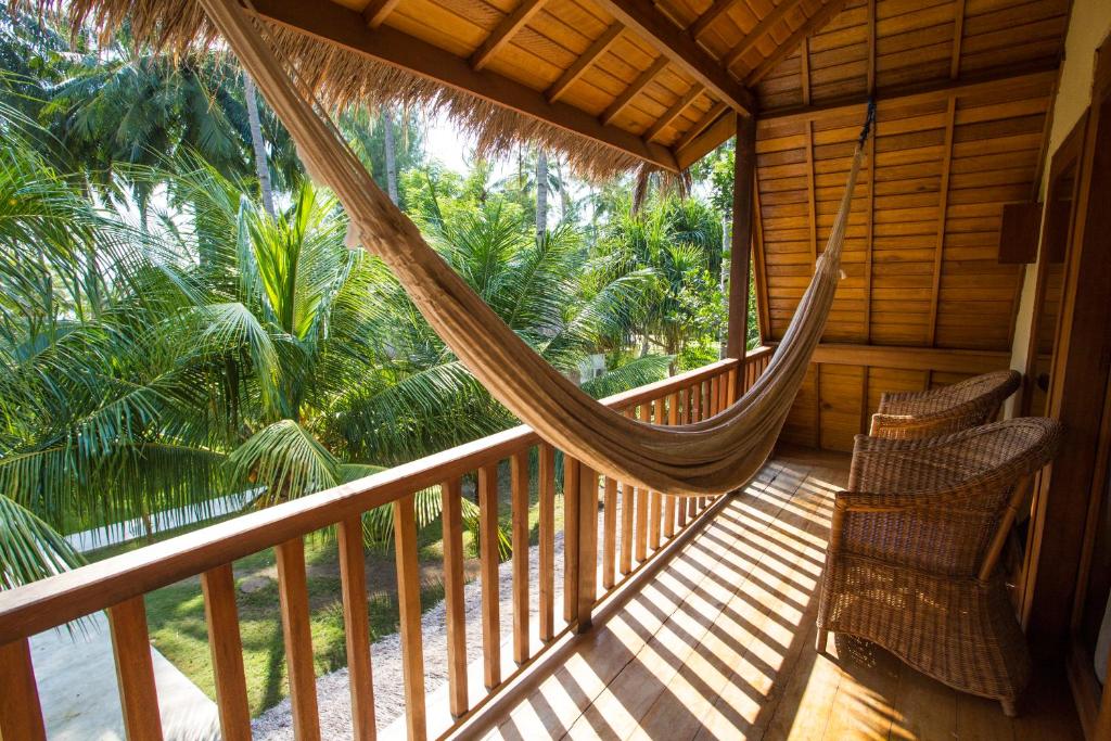 Island View Bar & Bungalow - 17