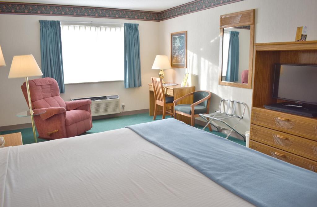 Americas Best Value Inn & Suites - Tahquamenon Country - King Kamer