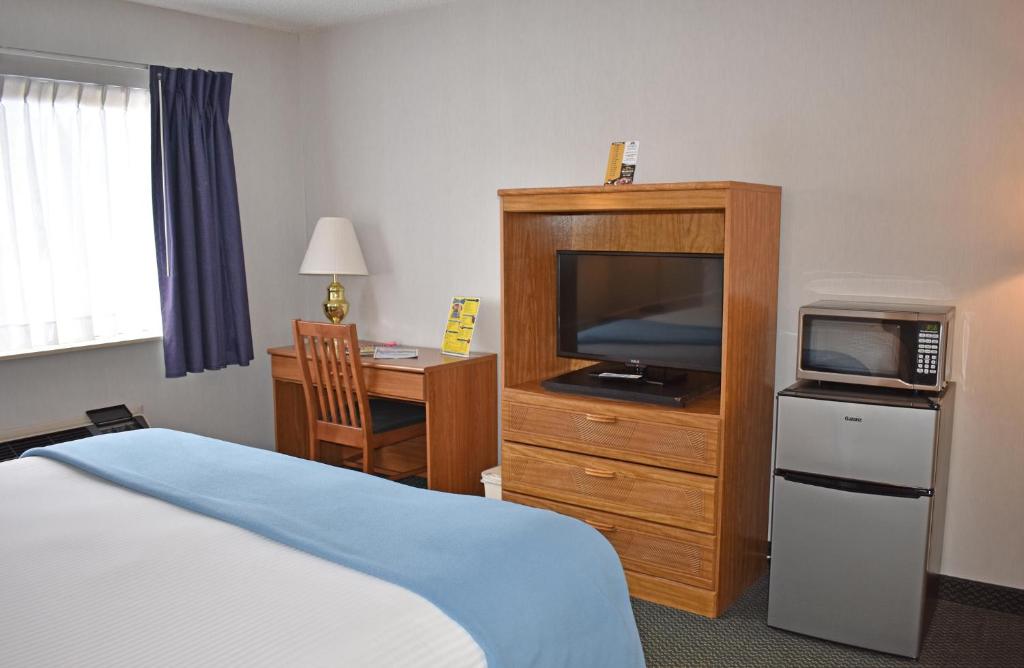 Americas Best Value Inn & Suites - Tahquamenon Country - Deluxe King Kamer Met Jacuzzi
