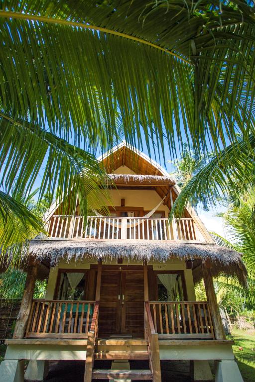 Island View Bar & Bungalow - 10