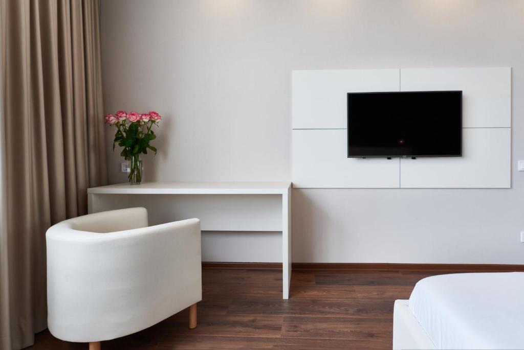 TV a/nebo společenská místnost v ubytování Apartment near Lukyanovka Square