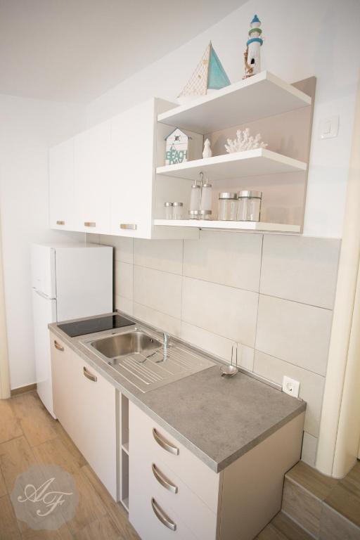Kuchyňa alebo kuchynka v ubytovaní Apartmani Ferdinanda
