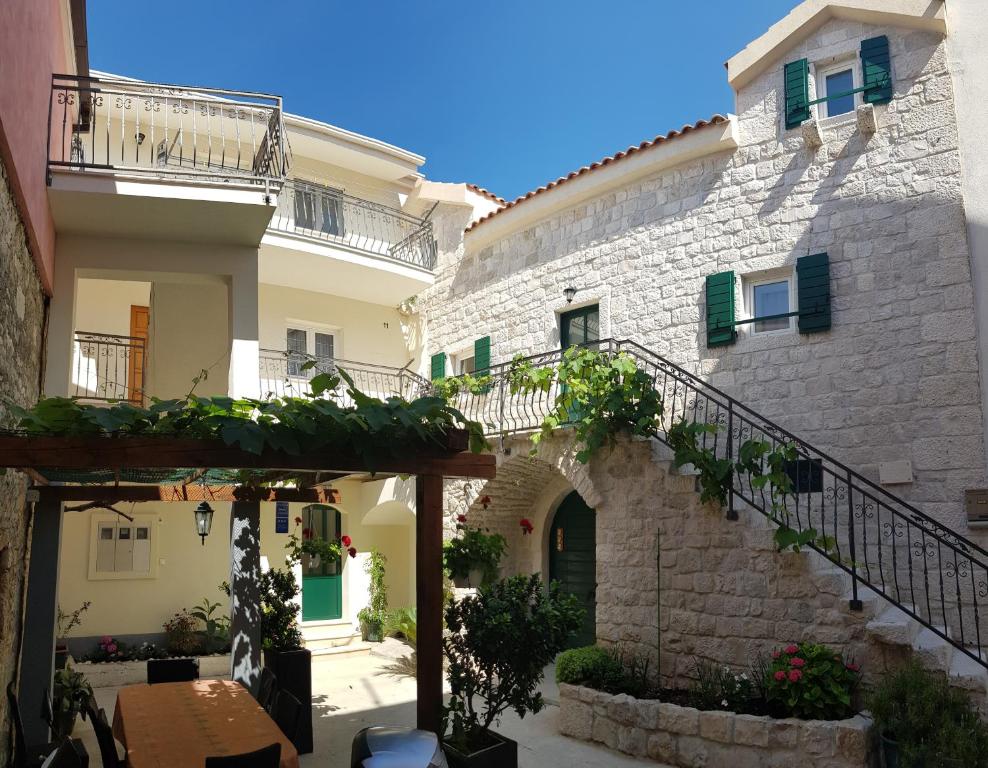 a view of the courtyard of a house at Apartments Dvor - ap1, ap2, ap3 in Baška Voda