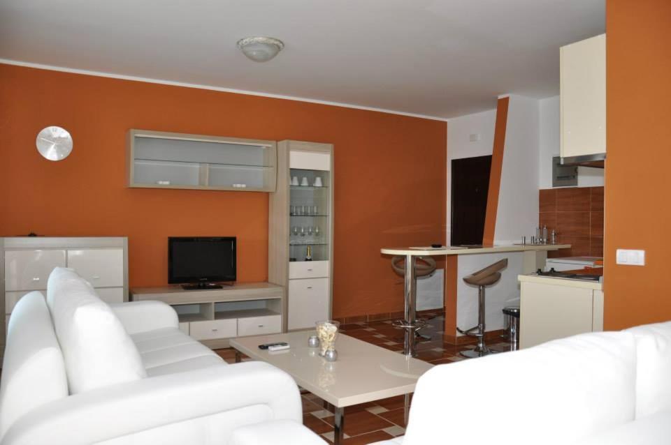 El Barco Apartments - Apartment With Balcony