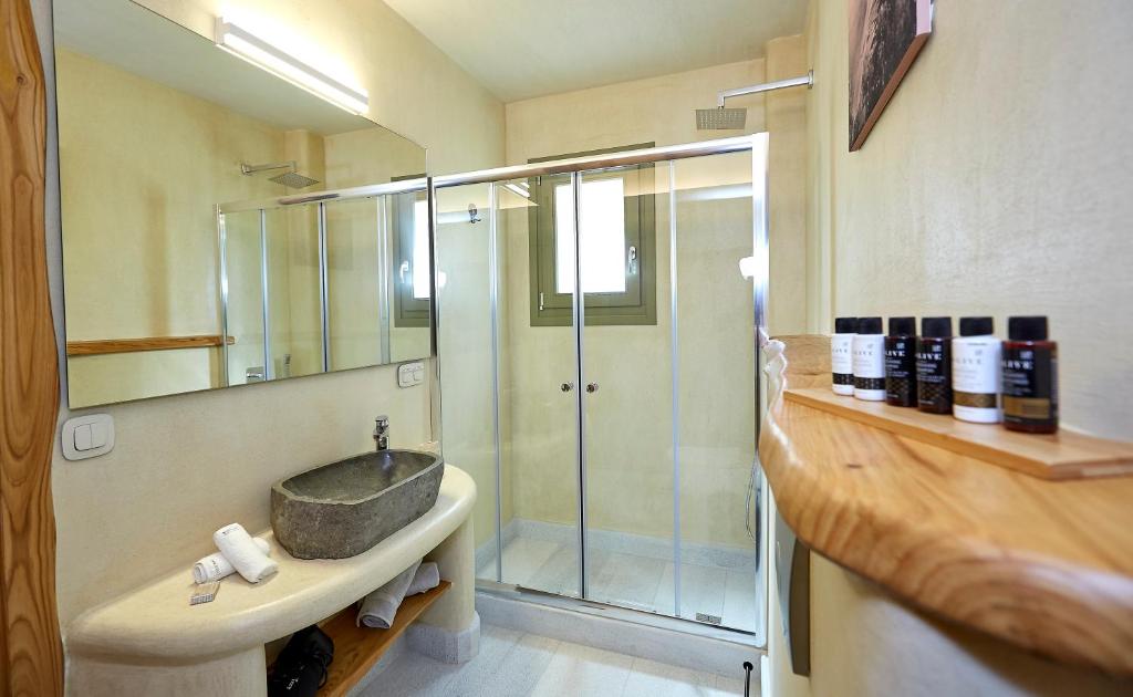 A bathroom at Sunrise Tsagkarada