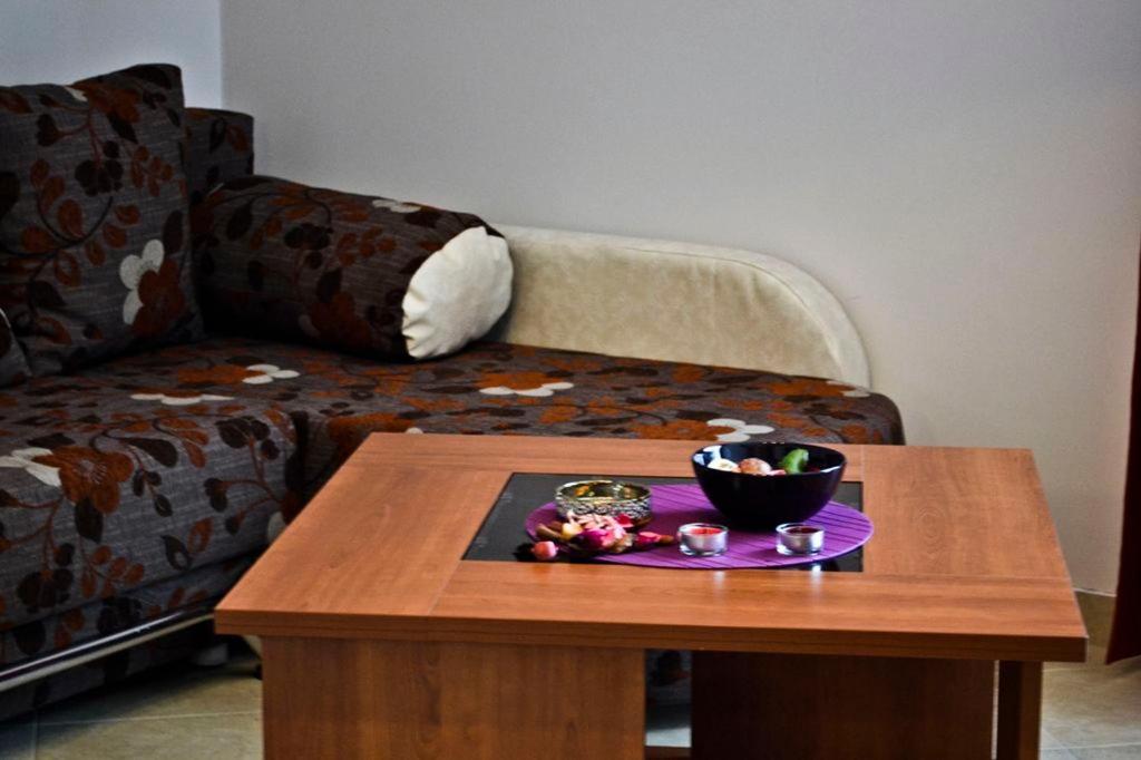 El Barco Apartments - Apartment With Balcony