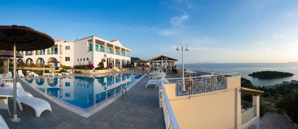 Bazén v ubytování Hotel Agia Paraskevi nebo v jeho okolí