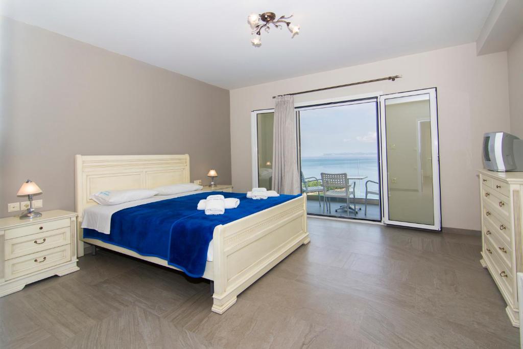 Postel nebo postele na pokoji v ubytování Hotel Agia Paraskevi