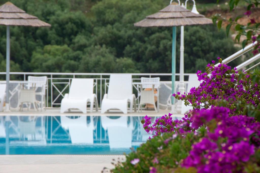 Bazén v ubytování Hotel Agia Paraskevi nebo v jeho okolí