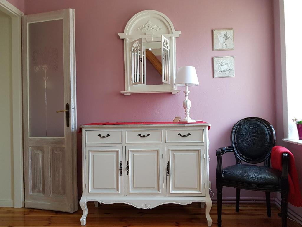Fotografia z galérie ubytovania BE WELL 3-Rooms Apartment with Parking and Garden vo Varšave