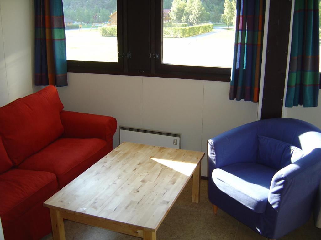Lærdal Ferie- og Fritidspark - Economy Twin Room With Sofa