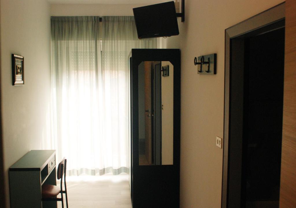 TV a/nebo společenská místnost v ubytování Hotel Caravelle