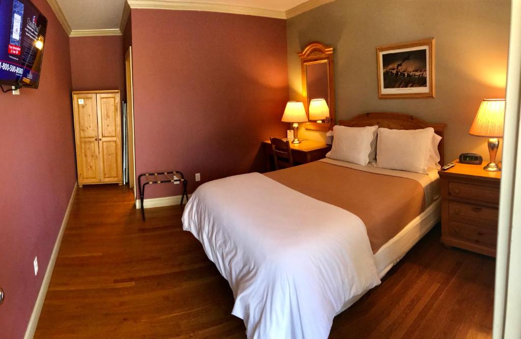 Postel nebo postele na pokoji v ubytování Southampton Long Island Hotel