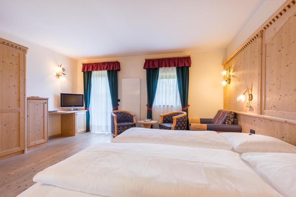 Łóżko lub łóżka w pokoju w obiekcie Gasthof Gasserhof