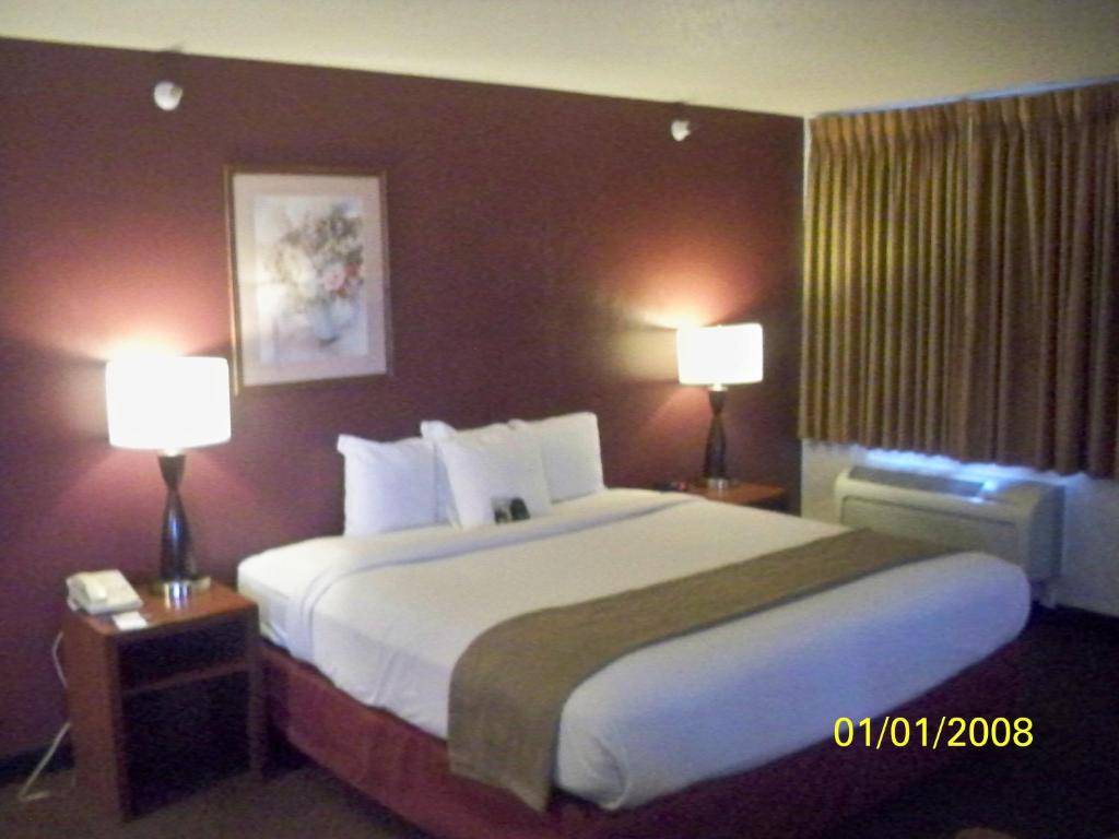 Baymont by Wyndham Golden/Red Rocks photo