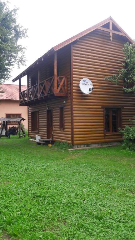 Mandrivnyk - Maison De Trois Chambres