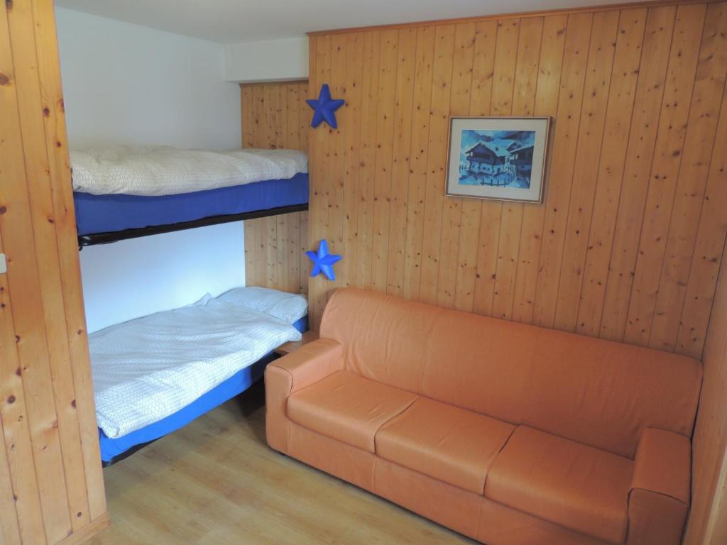 a living room with two bunk beds and a couch at Eliseo Sartor in Sappada