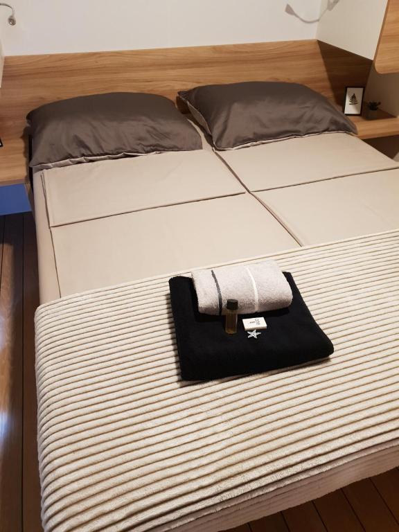 Postel nebo postele na pokoji v ubytování Mobile Home Starfish I Camp Biograd
