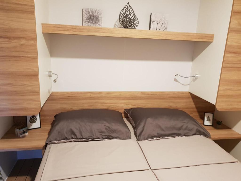 Postel nebo postele na pokoji v ubytování Seahorse Mobile Home, Soline Biograd
