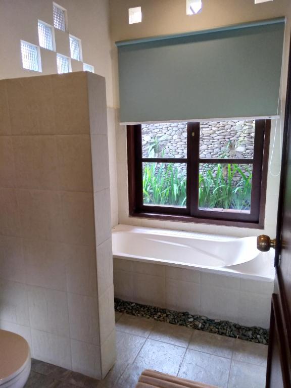 Koupelna v ubytování Ubud Lestari Bungalows