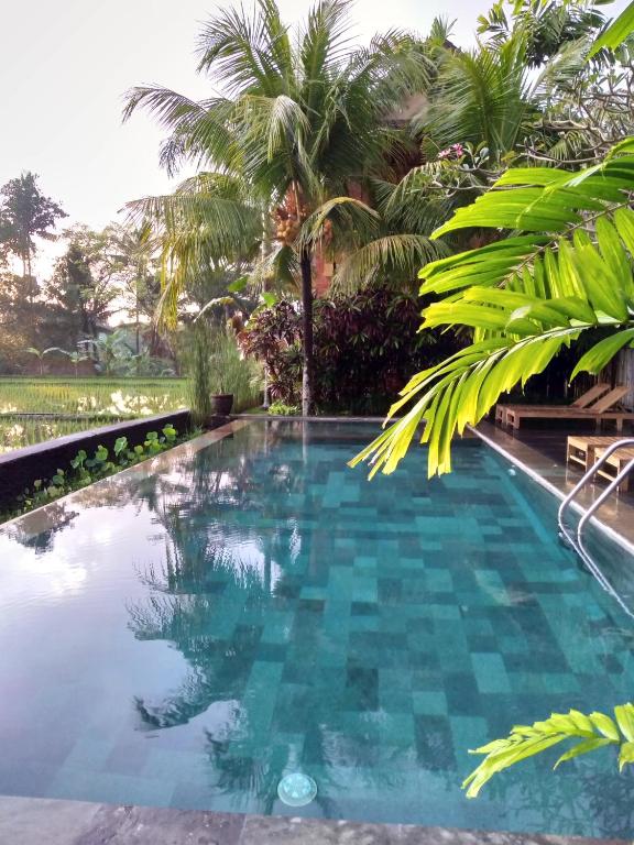 Bazén v ubytování Ubud Lestari Bungalows nebo v jeho okolí